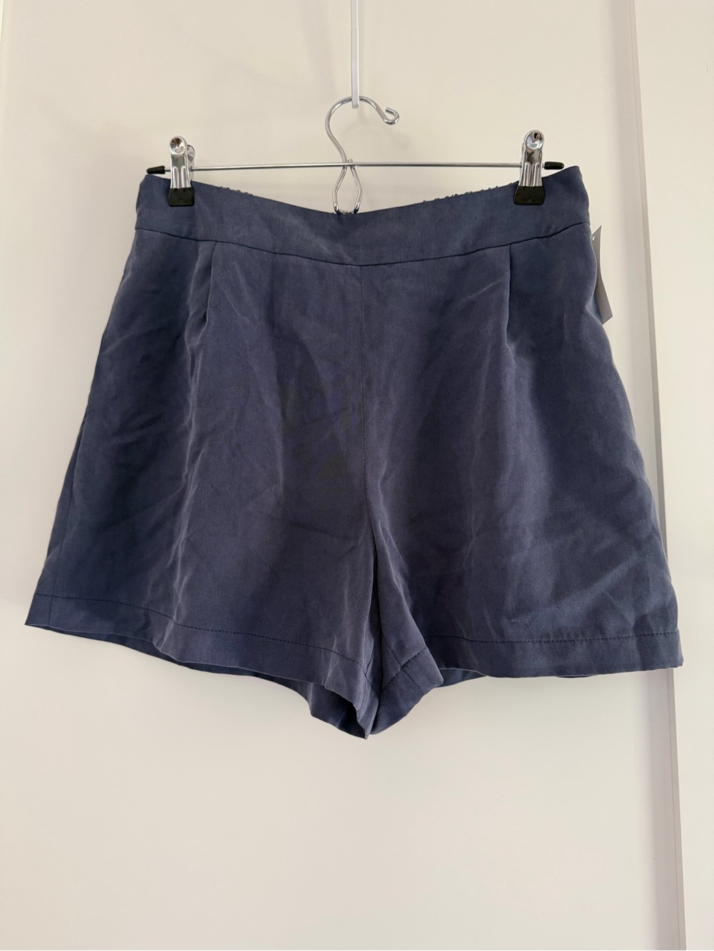 NWT / Vetta 100% Tencel Front Pleat Elastic Waist Shorts in French Navy